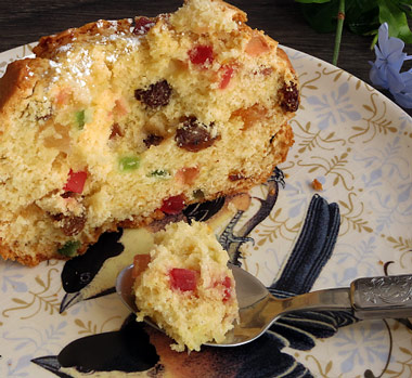 Plum cake con frutas del bosque