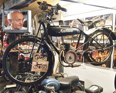 Motobecane con motor de 175 c.c. y tracción por correa, fabricada en 1922 Motobecane con motor de 175