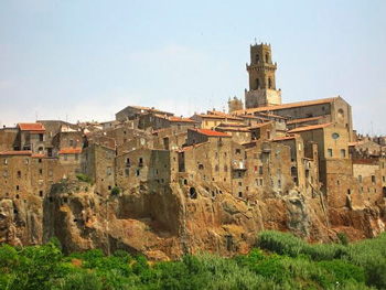 Los pueblos más bonitos y sorprendentes de Europa Pitigliano