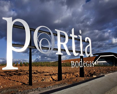 Exposición en Bodegas Portia