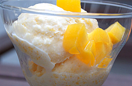 Helado casero de yogur y melocotón Helado casero de yogur y melocotón