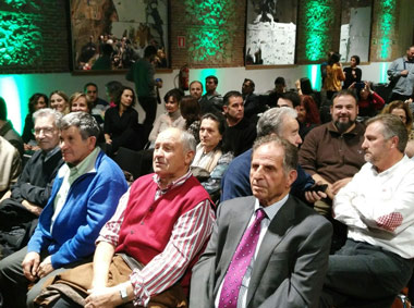Numeroso público asistente a la entrega Numeroso público asistente a la entrega