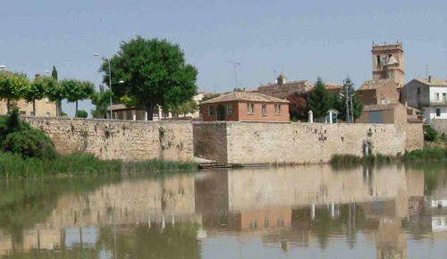 Fotografía: La manguardia de sillería vista desde el Duero. Fotografía: Río Duero a su paso por la localidad
