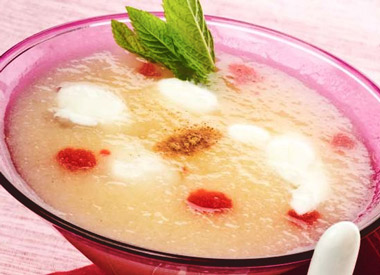 Sopa de melón con bolitas de yogur