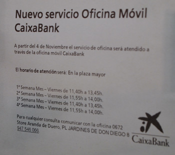 Cartel anunciador del día y horarios de aparición prevista del ‘ofibús’ en la plaza Cartel anunciador del día y horarios de aparición prevista del ‘ofibús’ en la plaza