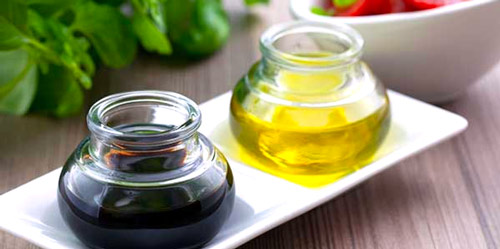 Aceite y vinagre para elaborar vinagreta Aceite y vinagre para elaborar vinagreta